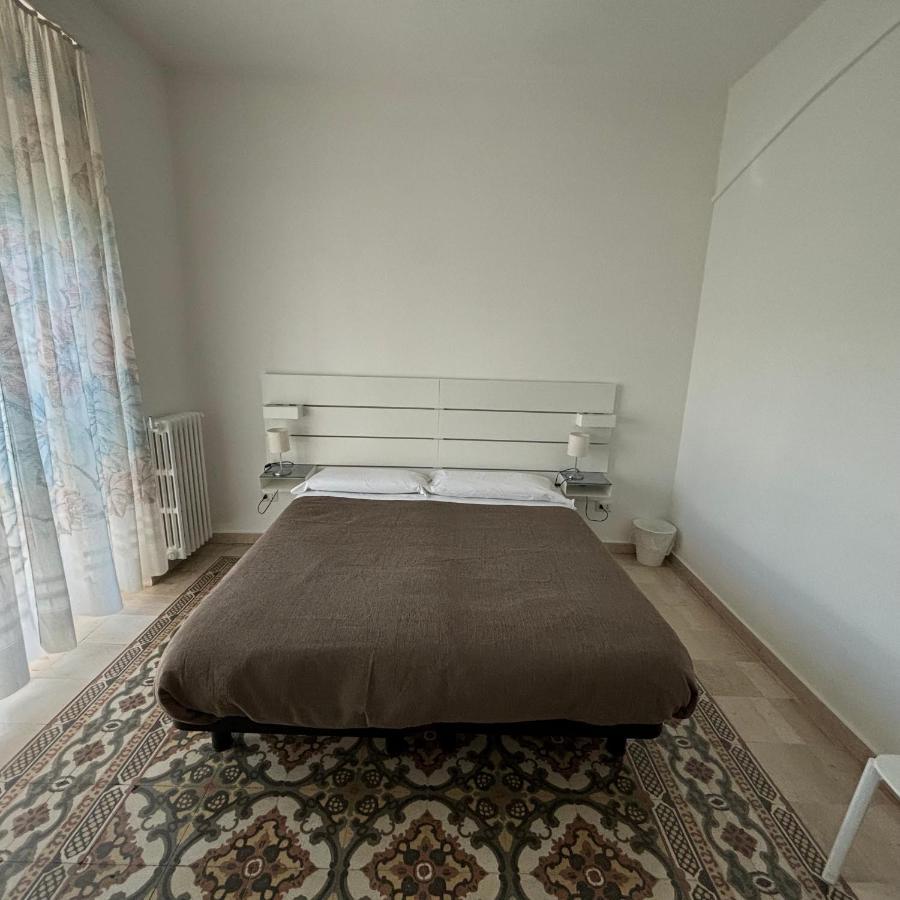 Room & Parking In Centro Citta Con Parcheggio Privato E Wifi 波坦察 外观 照片