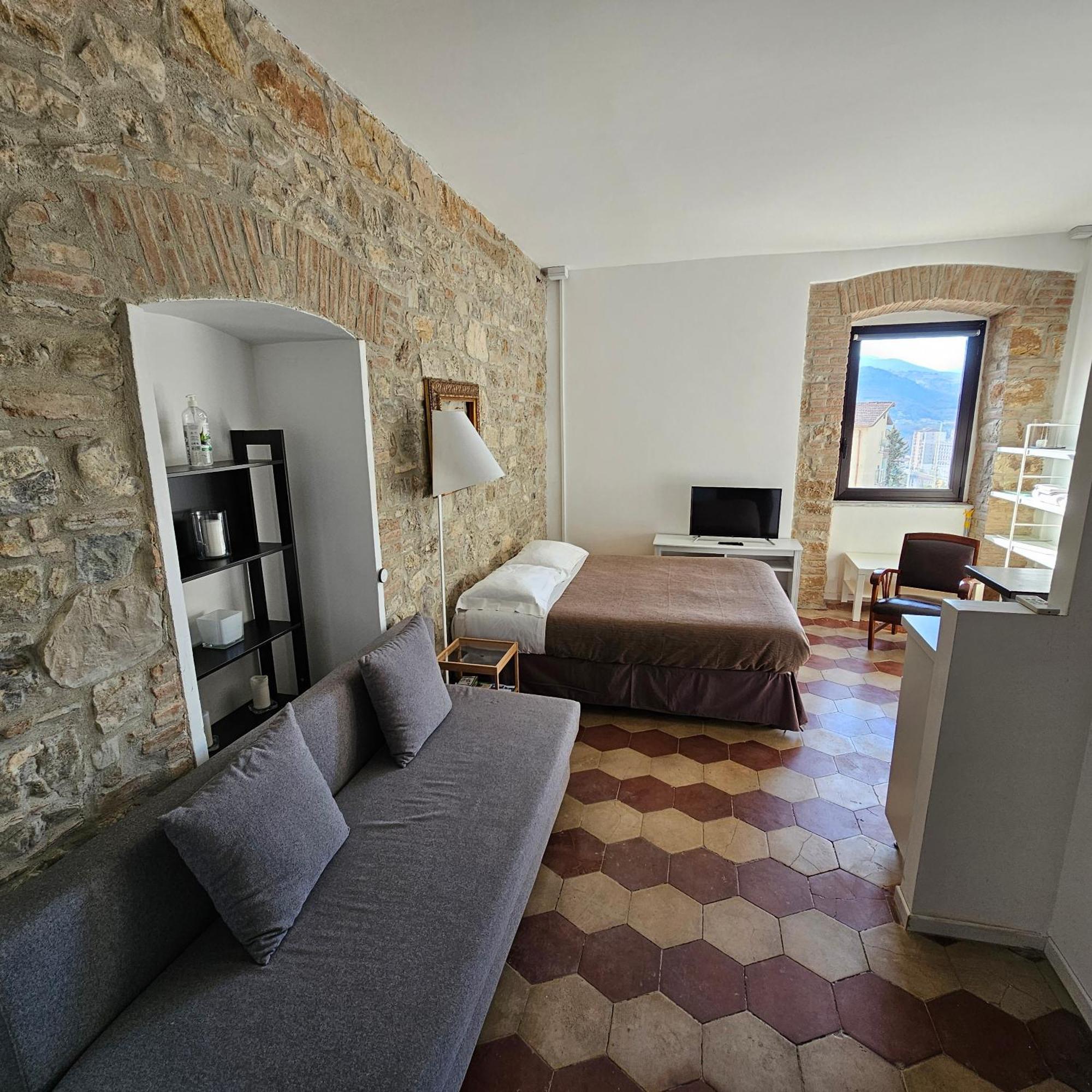 Room & Parking In Centro Citta Con Parcheggio Privato E Wifi 波坦察 外观 照片