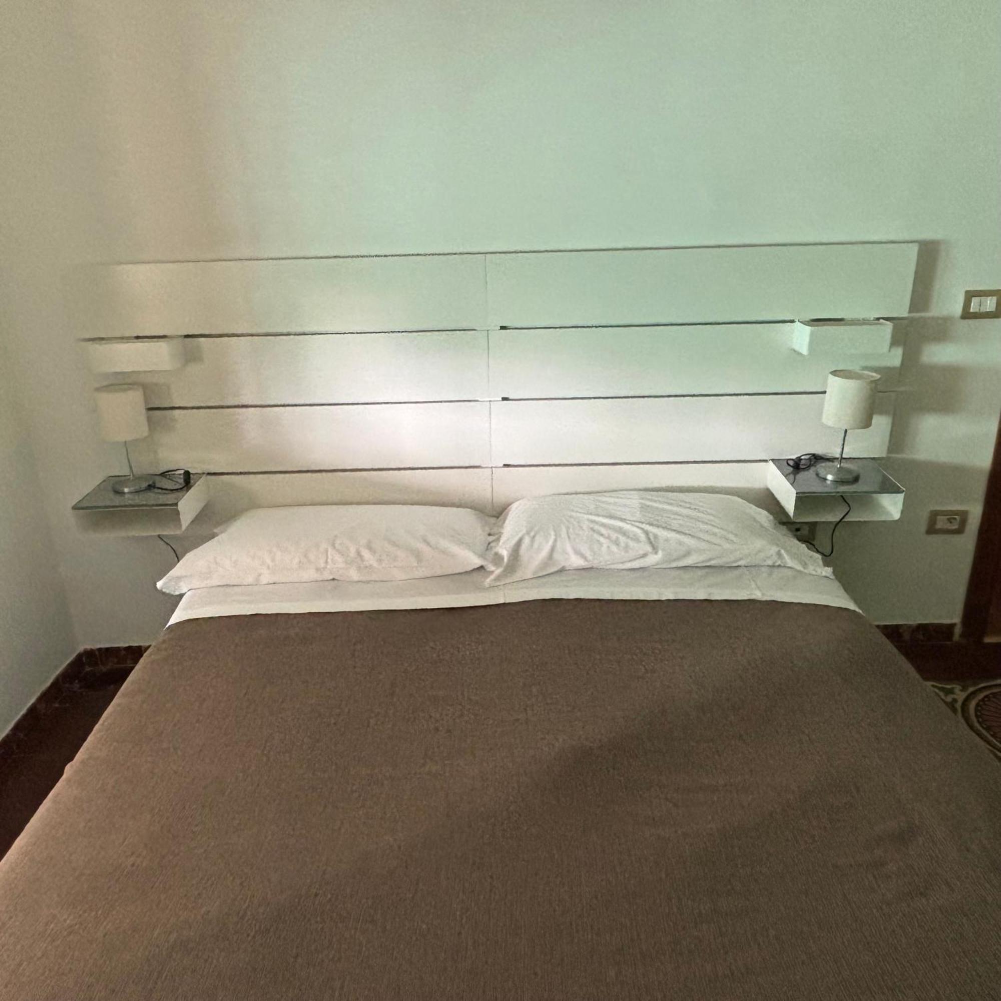 Room & Parking In Centro Citta Con Parcheggio Privato E Wifi 波坦察 外观 照片