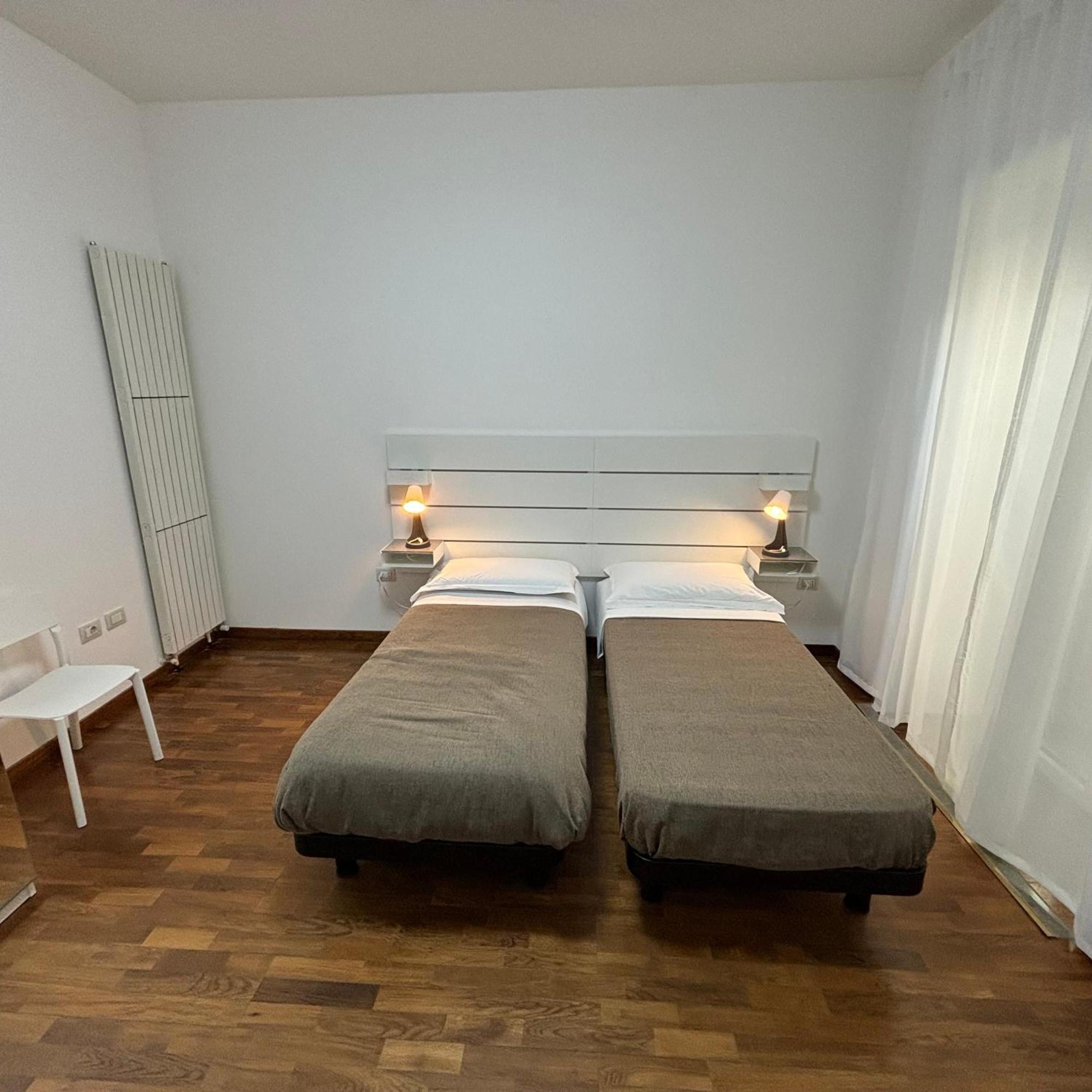 Room & Parking In Centro Citta Con Parcheggio Privato E Wifi 波坦察 外观 照片
