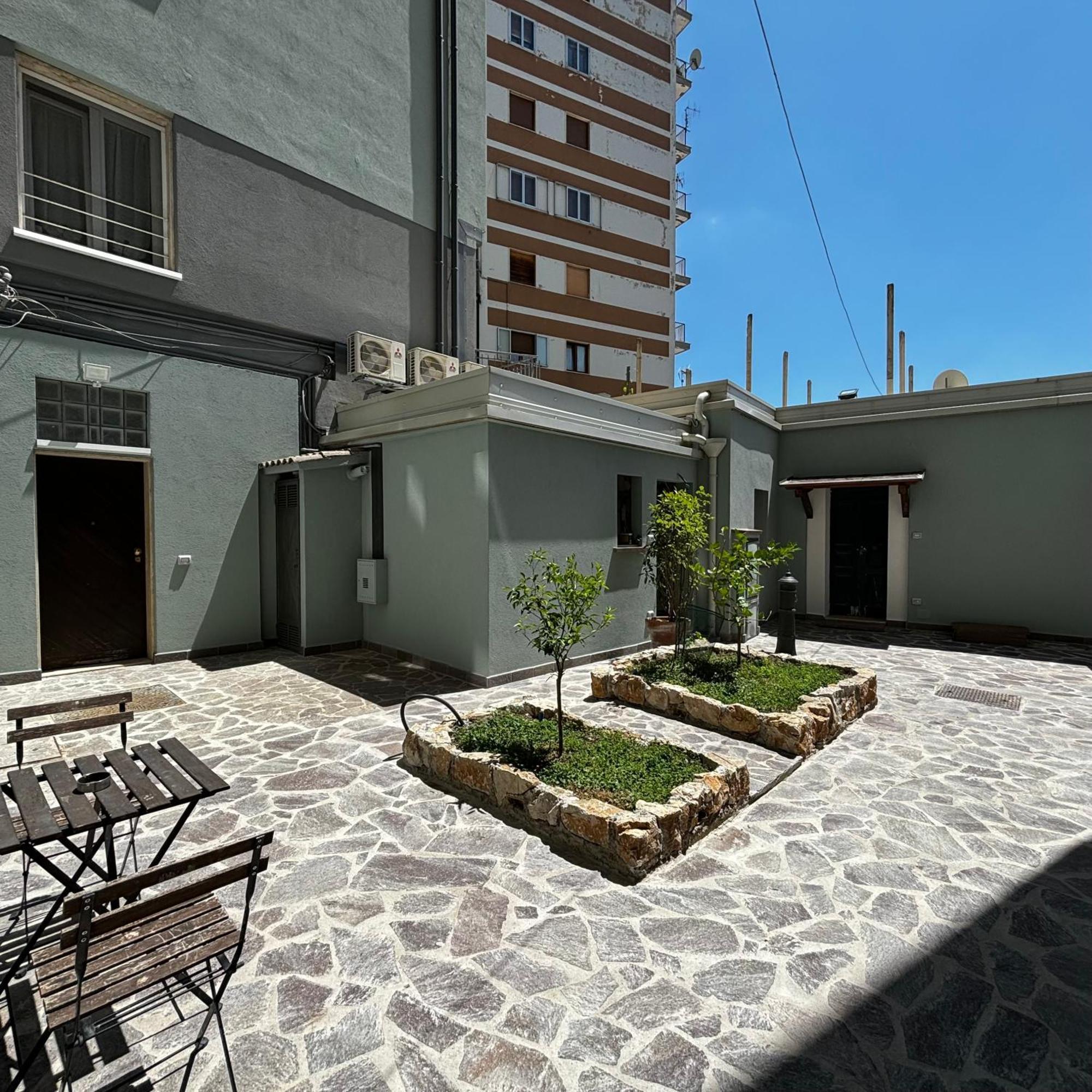Room & Parking In Centro Citta Con Parcheggio Privato E Wifi 波坦察 外观 照片