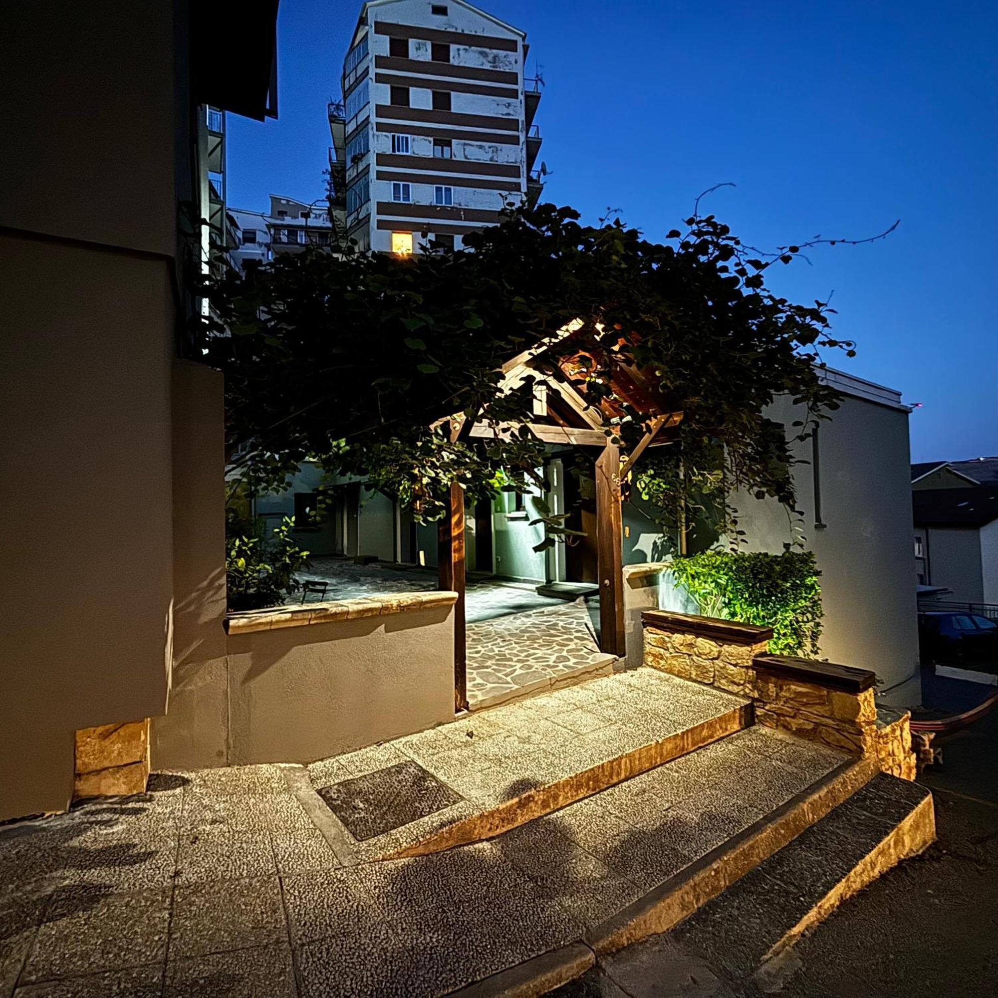Room & Parking In Centro Citta Con Parcheggio Privato E Wifi 波坦察 外观 照片